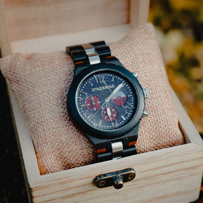 Kosmos Watch in einer Holzbox verpackt